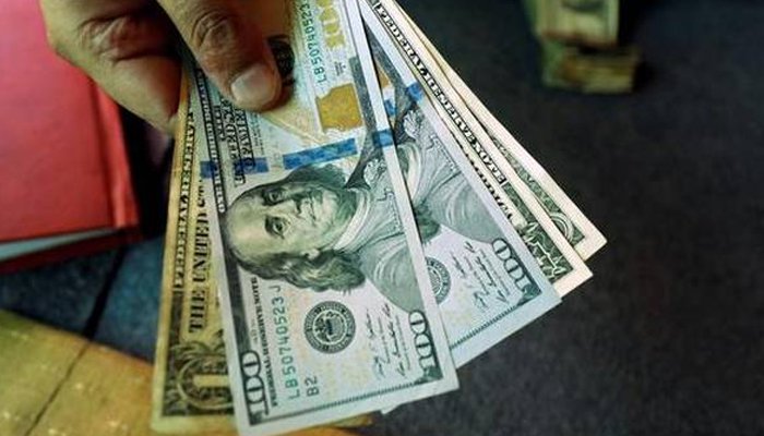 اوپن مارکیٹ میں ڈالر مزید 2 روپے مہنگا ہو کر 153 روپے کا ہو گیا