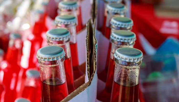 پنجاب فوڈ اتھارٹی کی لاہور میں کارروائی، جعلی ڈرنکس بنانیوالی فیکٹری پکڑی گئی