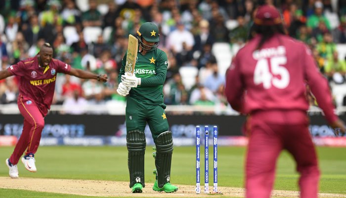 کالی آندھی شاہینوں کو لے اڑی؛ قومی ٹیم کو ورلڈکپ کے پہلے میچ میں بدترین شکست