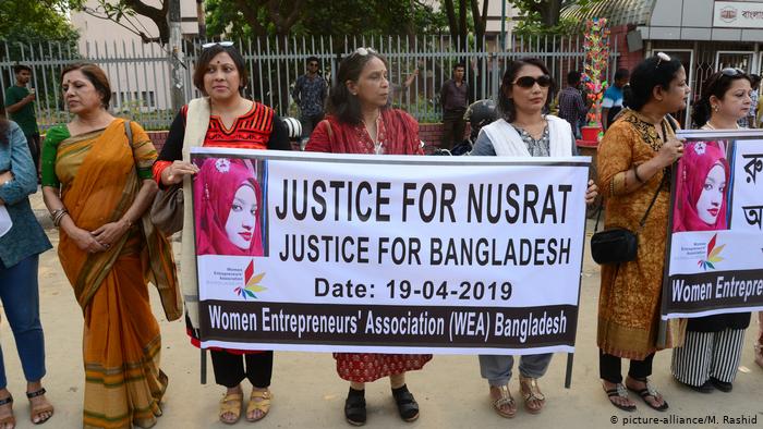 بنگلہ دیش میں نرس کے ساتھ جنسی زیادتی اور قتل کے خلاف احتجاج