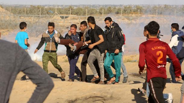 اسرائیلی فوجیوں کی فلسطینیوں کے خلاف شرمناک جارحیت جاری