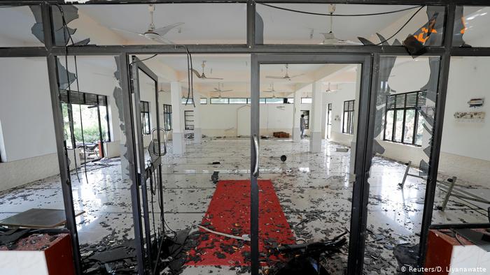 مسلم مخالف فسادات میں ایک شخص ہلاک، مساجد کو نقصان