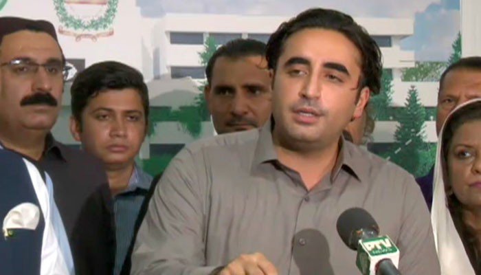 بلاول نے ضمنی انتخابات میں پولنگ اسٹیشن کے اندر فوج کی تعیناتی پر سوال اٹھا دیا