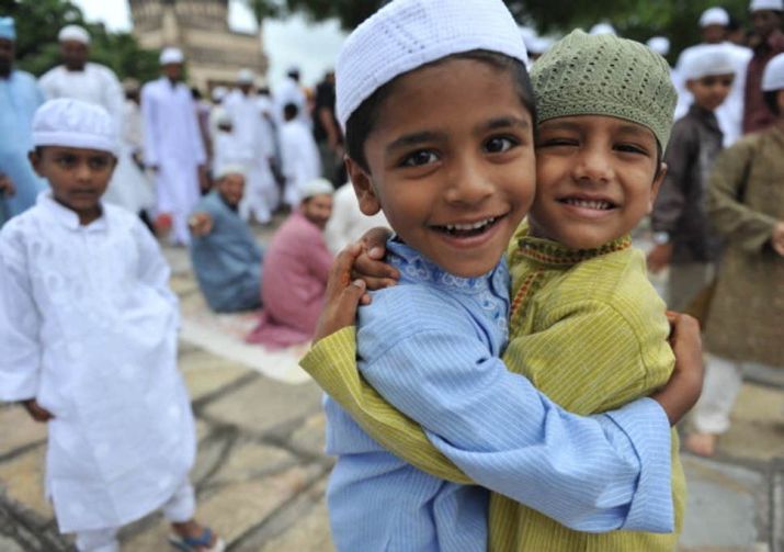 عید کی خوشیوں میں دوسروں کو شامل کریں