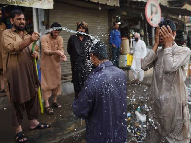 کراچی میں گرمی کا راج برقرار، گرمی کی حالیہ لہر ایک ہفتہ جاری رہنے کا امکان