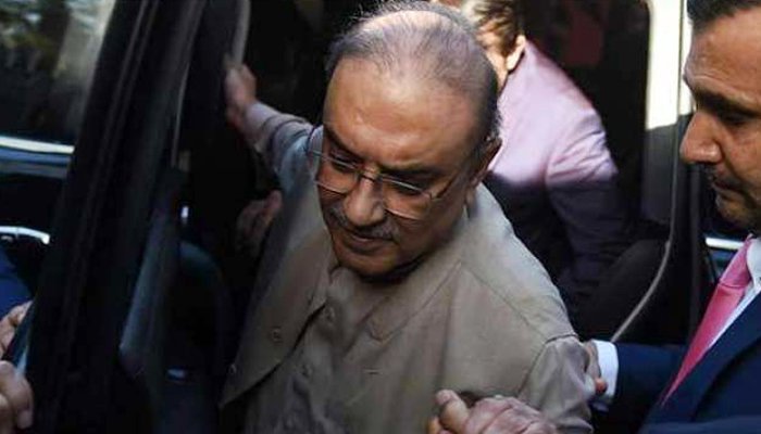 عمران کو بتاؤ ہم بیرکوں میں رہنے کے عادی ہیں: آصف زرداری
