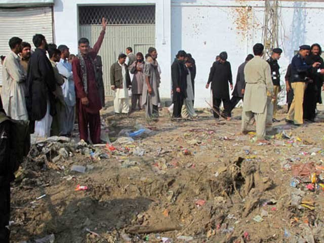 ڈی آئی خان میں پولیس چوکی پر فائرنگ اور اسپتال میں خودکش دھماکا، 6 اہلکار شہید