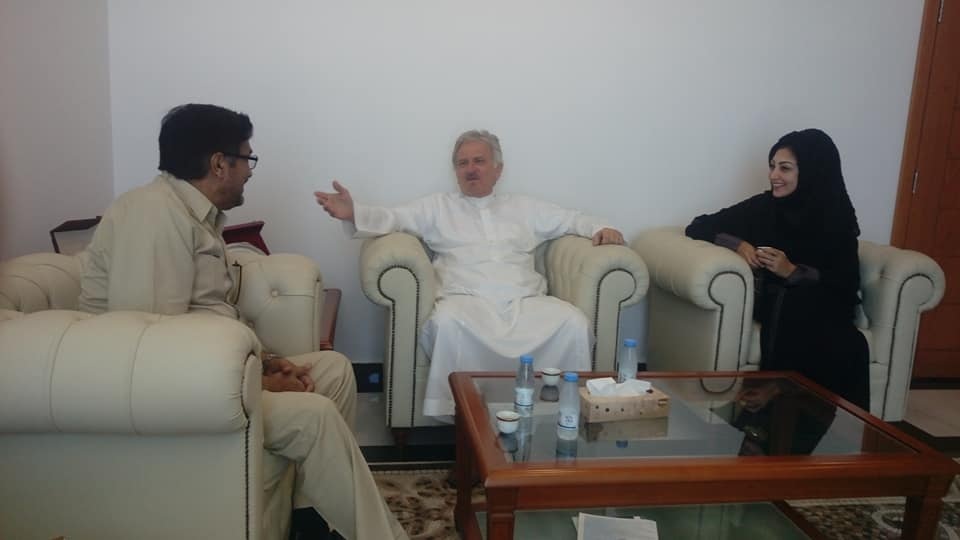 انجینئر افتخار چودھری  جو ان دنوں سعودی عرب  کے نجی دورے پر ہیں انہوں نے آج معروف صحافی خالد المعینا سے ان کے دفتر میں ملاقات کی