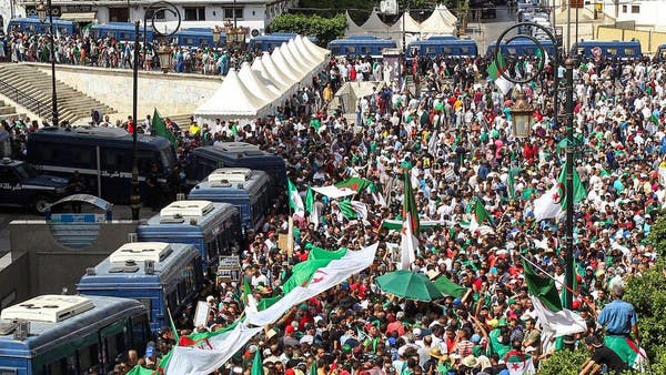 الجزائر میں احتجاج جاری، ایک شخص کی خود سوزی کی کوشش