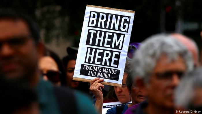 پناہ گزینوں کی درخواستیں جلد نہیں نمٹا سکتے: آسٹریلیا