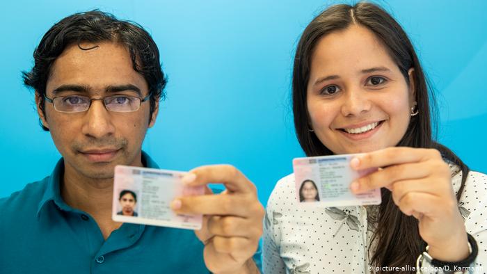 پناہ جرمنی میں، چھٹیاں وطن میں: مہاجر کو ٹویٹ بہت مہنگی پڑی