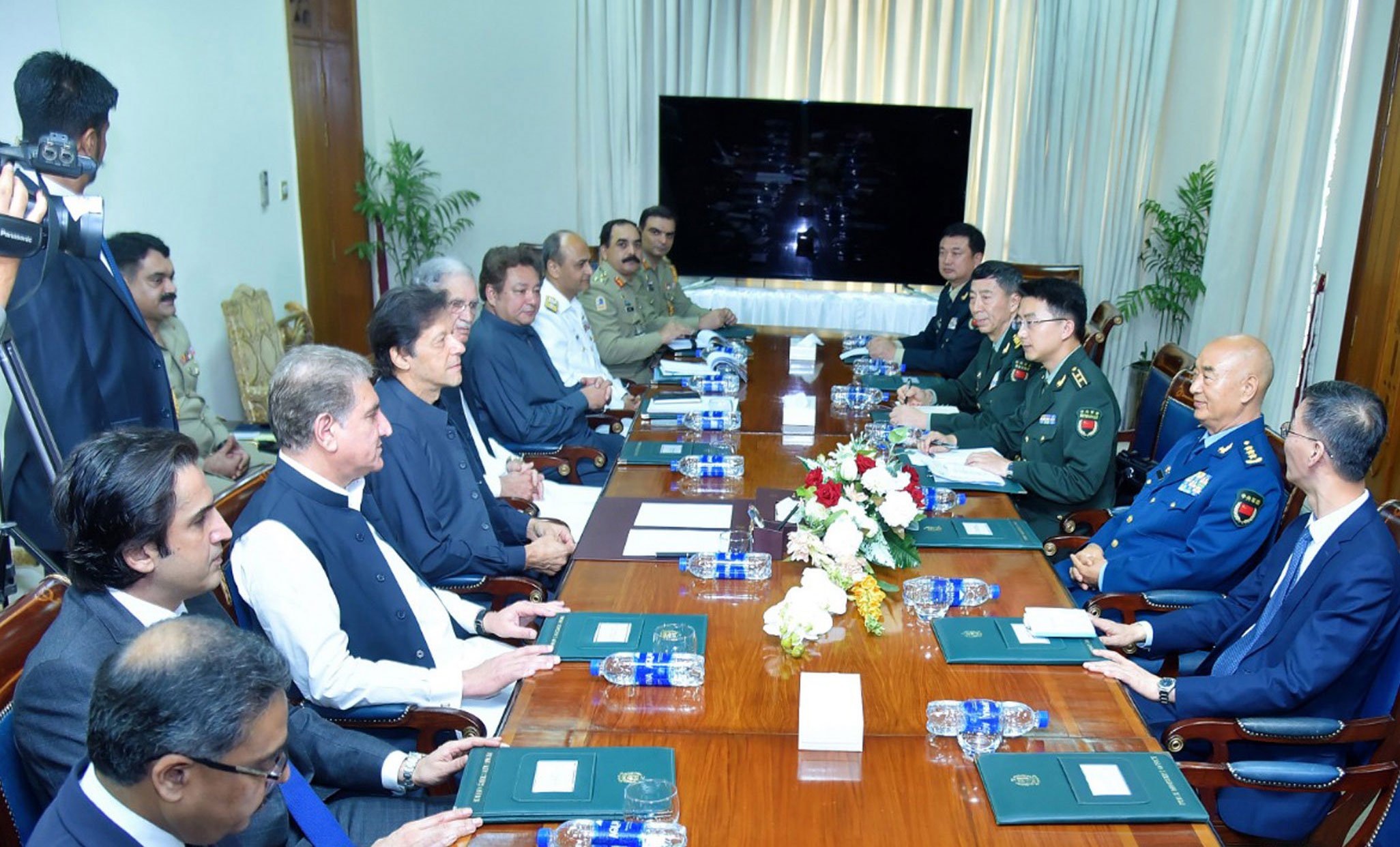 وزیراعظم سے چینی جنرل کی ملاقات، اہم قومی مفادات پر حمایت کے عزم کا اعادہ