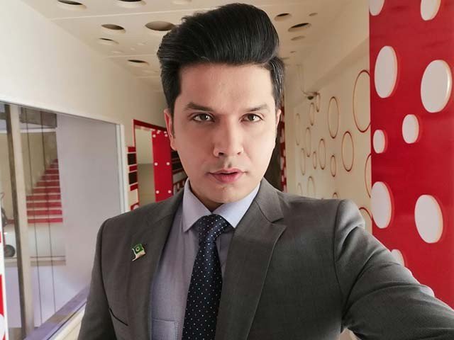 مقتول ٹی وی اینکر مرید عباس کے اہلخانہ کا ناقص تفتیش پر احتجاج