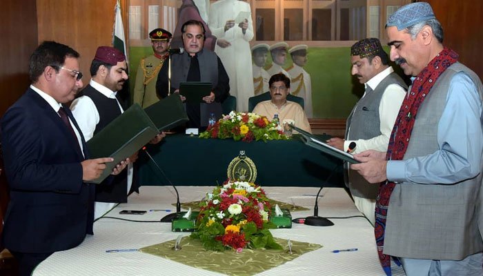 سندھ کابینہ میں توسیع: ناصر شاہ اور سہیل سیال سمیت 4 نئے وزراء نے حلف اٹھا لیا