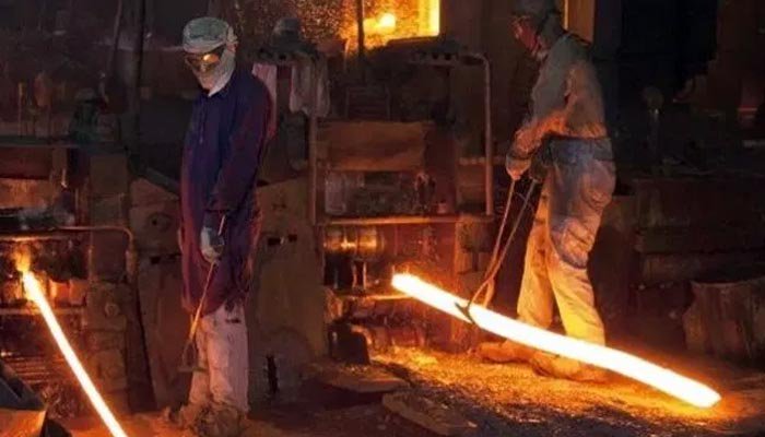 وزیراعظم کی اسٹیل ملز کی بحالی کی کوششیں تیز کرنے کی ہدایت