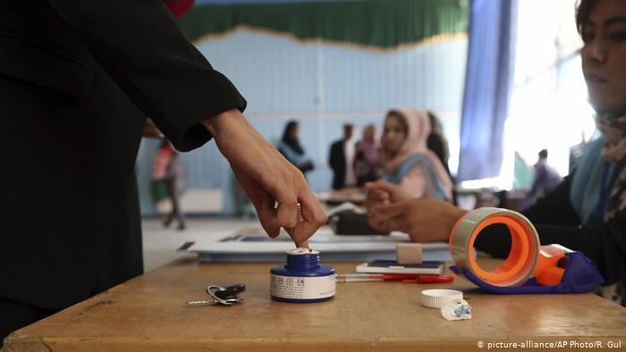 خوف کے سائے میں افغان الیکشن