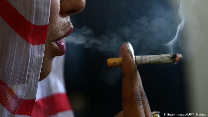 تقریباً آٹھ ملین پاکستانی مرد اور خواتین منشیات کے عادی