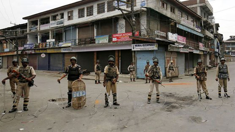 کشمیر میں کرفیو کا 44 واں روز، سرینگر میں بھارتی فوج کے بلٹ پروف بنکرز قائم