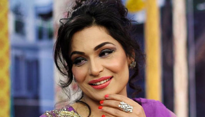 دبئی میں پاکستانی فلم اسٹار میرا کا کامیاب آپریشن