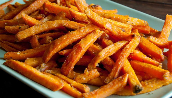 صرف آلو کے چپس کھانے والا نوجوان بینائی سے محروم