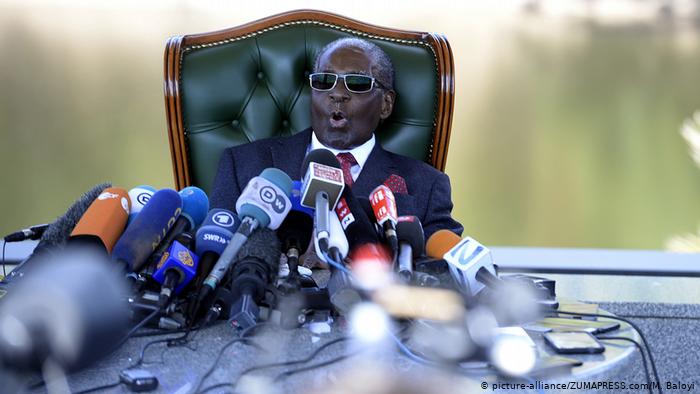 موگابے چل بسے