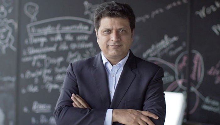 ملک کی خدمت کرنے والا، بیرون ملک ہیرو اور اپنے وطن میں ولن