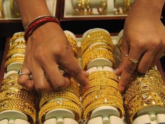 عالمی بازار میں اضافے کے باوجود مقامی صرافہ مارکیٹوں میں سونے کی قیمت میں کمی