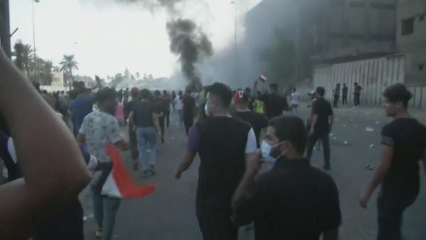 عراقی مظاہرین کی ہلاکتوں کی تعداد 100 ہو گئی، بغداد میں نافذ کرفیو میں نرمی