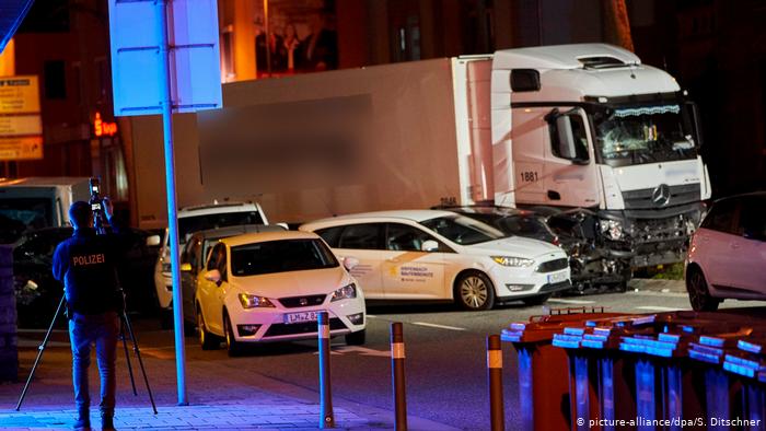 لمبرگ میں ٹرک سے کاروں کو روندنا،حادثہ تھا یا دہشت گردی؟