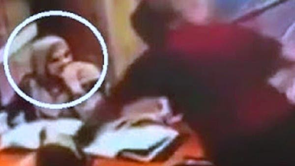 آسٹریلیا میں ایک نسل پرست عورت کا حاملہ عرب خاتون پر ریستوران میں وحشیانہ میں تشدد