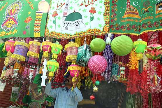 عید میلادالنبیﷺ کی آمد آمد، بازاروں میں آرائشی اشیا کے سٹال سج گئے