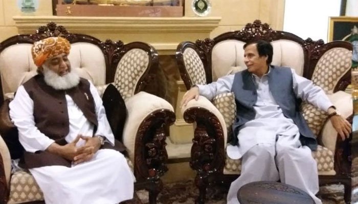 مذاکراتی کمیٹی نے پرویز الہی کو فضل الرحمان سے بات چیت کا مکمل اختیار دے دیا
