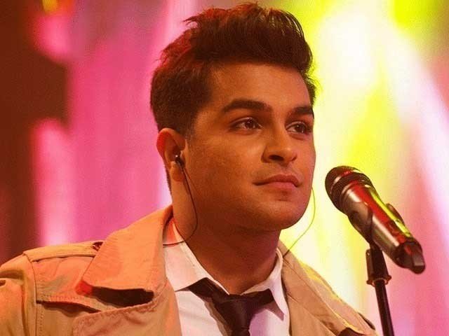 کنسرٹ کے دوران جوتا اچھالنے کی وڈیو پرعاصم اظہر کی وضاحت