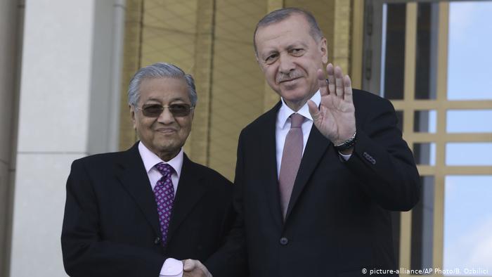 مہاتیر کا اسلامی سمٹ کا دفاع، اسلام کی موجودہ حالت پر افسوس