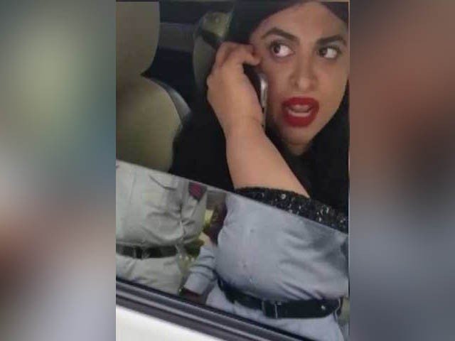 ٹریفک پولیس افسر نے میرا ہاتھ پکڑا جس پر غصہ آ گیا، روپوش خاتون نے بیان قلمبند کرا دیا
