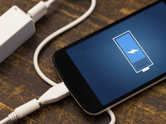 ایک مرتبہ چارج ہونے پر پانچ روز تک چلنے والی فون بیٹری