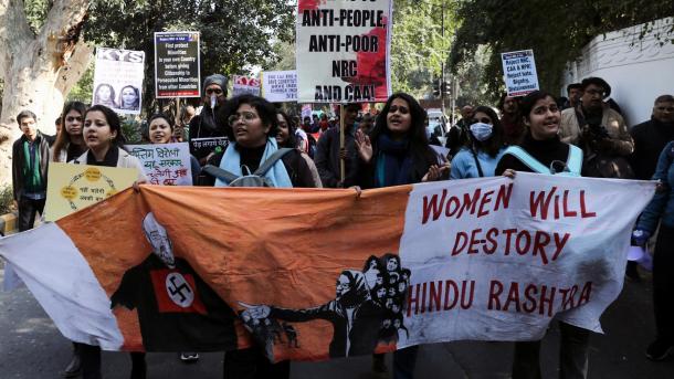 بھارت: شہریت قانون کے خلاف دھرنا جاری