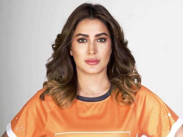 کراچی ایئرپورٹ کے واش روم میں لال بیگ دیکھ کر مہوش حیات کا پارہ چڑھ گیا