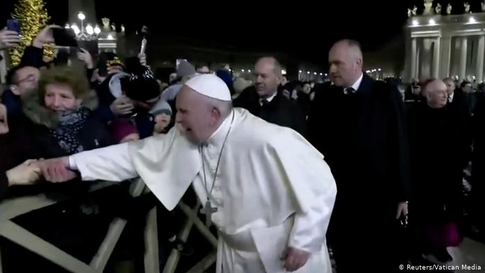 خواتین پر تشدد ’خدا کی توہین‘ ہے: پوپ فرانسِس