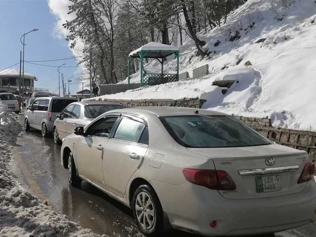 مختلف شہروں میں بارش، برفباری جاری، رابطہ سڑکیں بند، 2 افراد جاں بحق