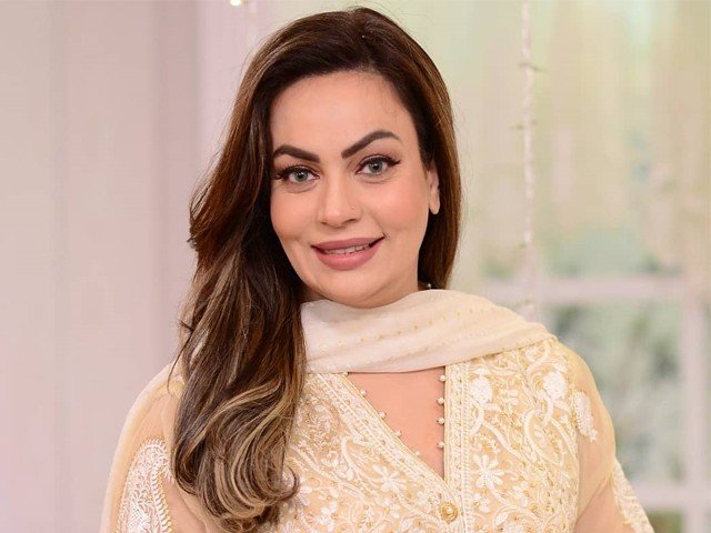 سعدیہ امام نے شوبز انڈسٹری چھوڑنے کی تردید کر دی