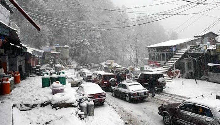 ملک بھر میں کڑکتی سردی، بلوچستان میں شدید برفباری، حادثات میں 41 افراد جاں بحق