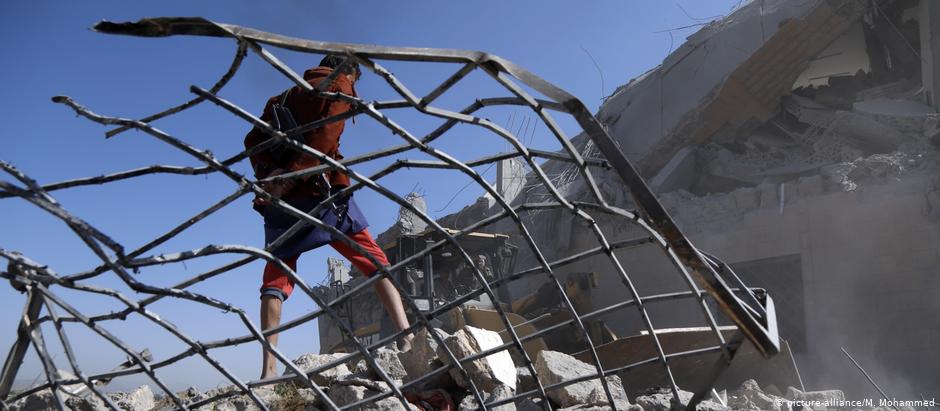 یمنی حوثی باغیوں کا میزائل حملہ، 83 فوجی ہلاک