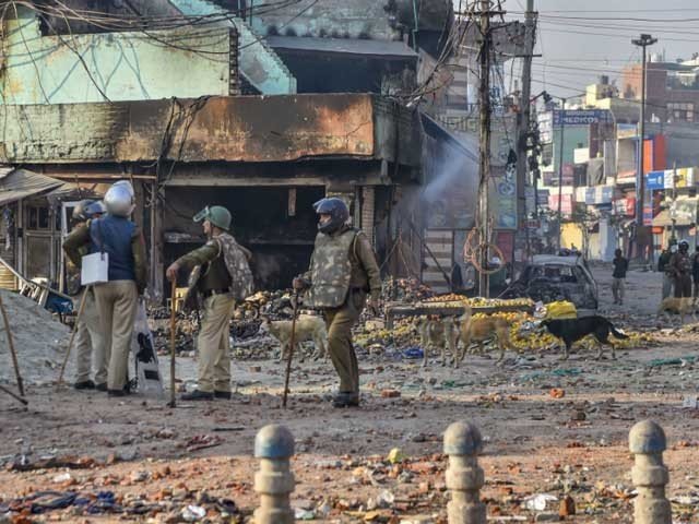 دہلی مسلم کش فسادات میں جاں بحق افراد کی تعداد 42 ہوگئی؛ کئی علاقوں میں کرفیو