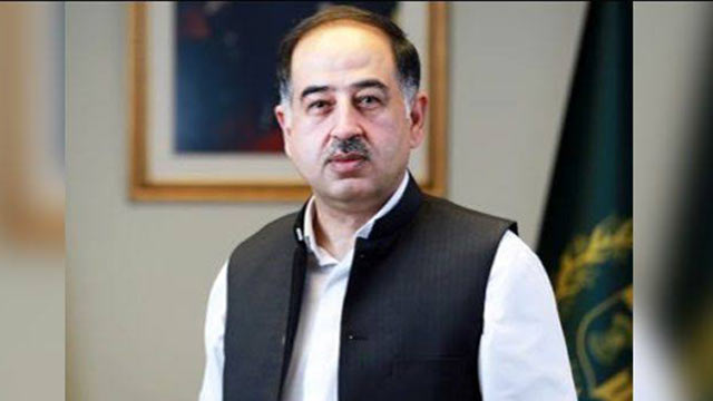 وزیراعظم نے معاون خصوصی برائے میڈیا افتخار درانی کو کابینہ سے نکال دیا