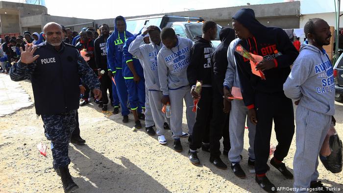 مہاجرین کی غیر قانونی ملک بدریاں، یورپی ممالک پر دباؤ