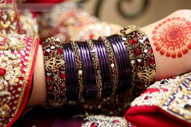 چوڑیوں والی بازو