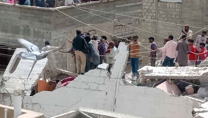 گولیمار میں گرنے والی رہائشی عمارت کا مالک گرفتار