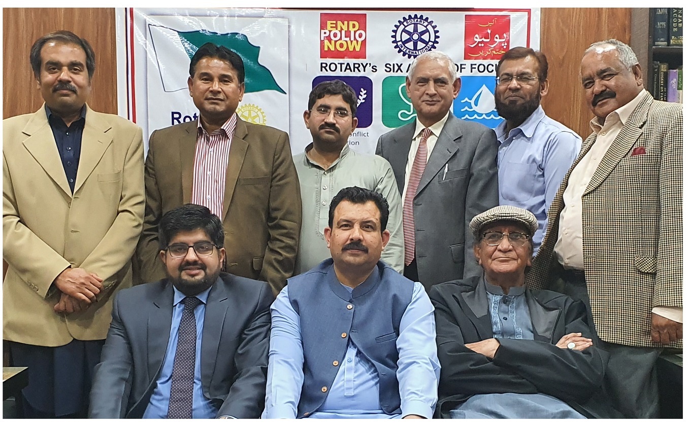روٹری کلب سیکرٹری شہزاد اشرف مہاندرہ، سینئر بینکار ممتاز بیگ، ضیغم علی و دیگر کا کورونا آگاہی مہم شرکاء کے ساتھ گروپ فوٹو