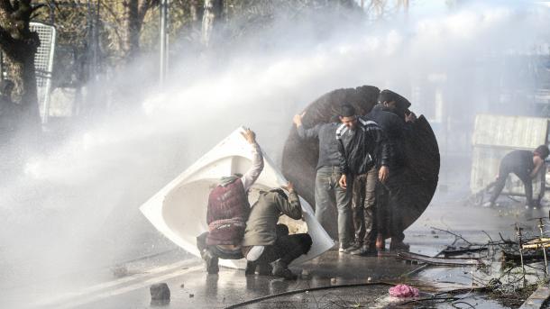 مہاجرین کے مسئلے نے یورپ کو بے نقاب کر دیا ہے، وزیرِ داخلہ